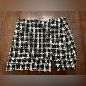 Woven mini skirt